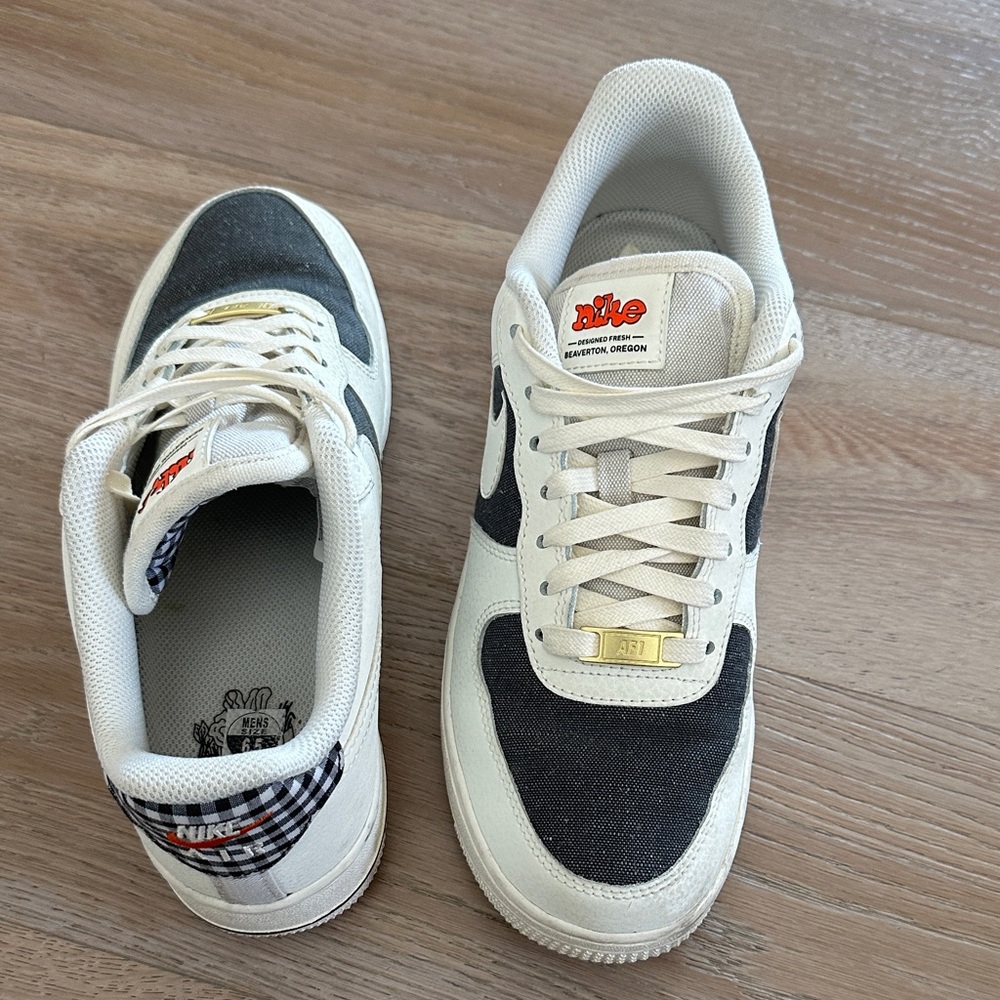 Nike Cream and Black Casual Sneakers
